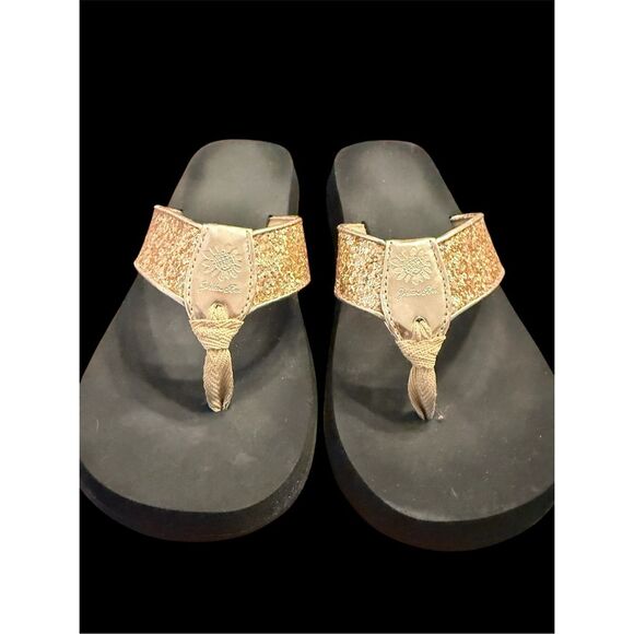 Yellow Box Feliks Flip Flop Sz. 8 Gold Glitter Straps Resort Vacation Beach - Picture 3 of 15